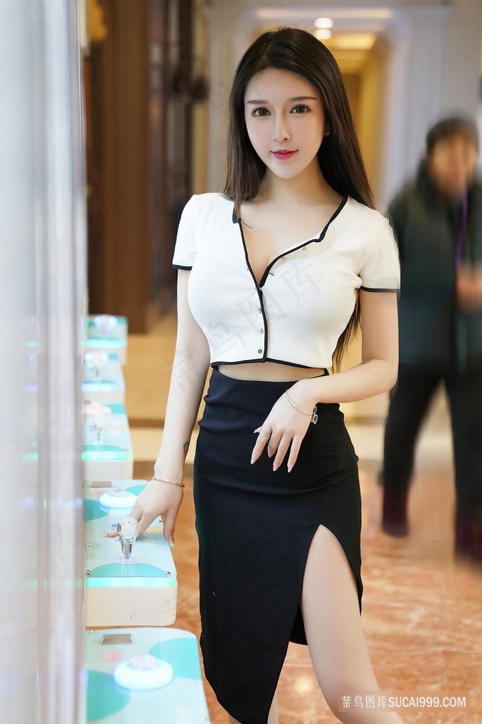 成人网站禁未成年女脱光插入抓奶子